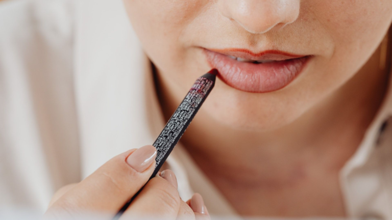 Sacheu Lip Liner Stay-N